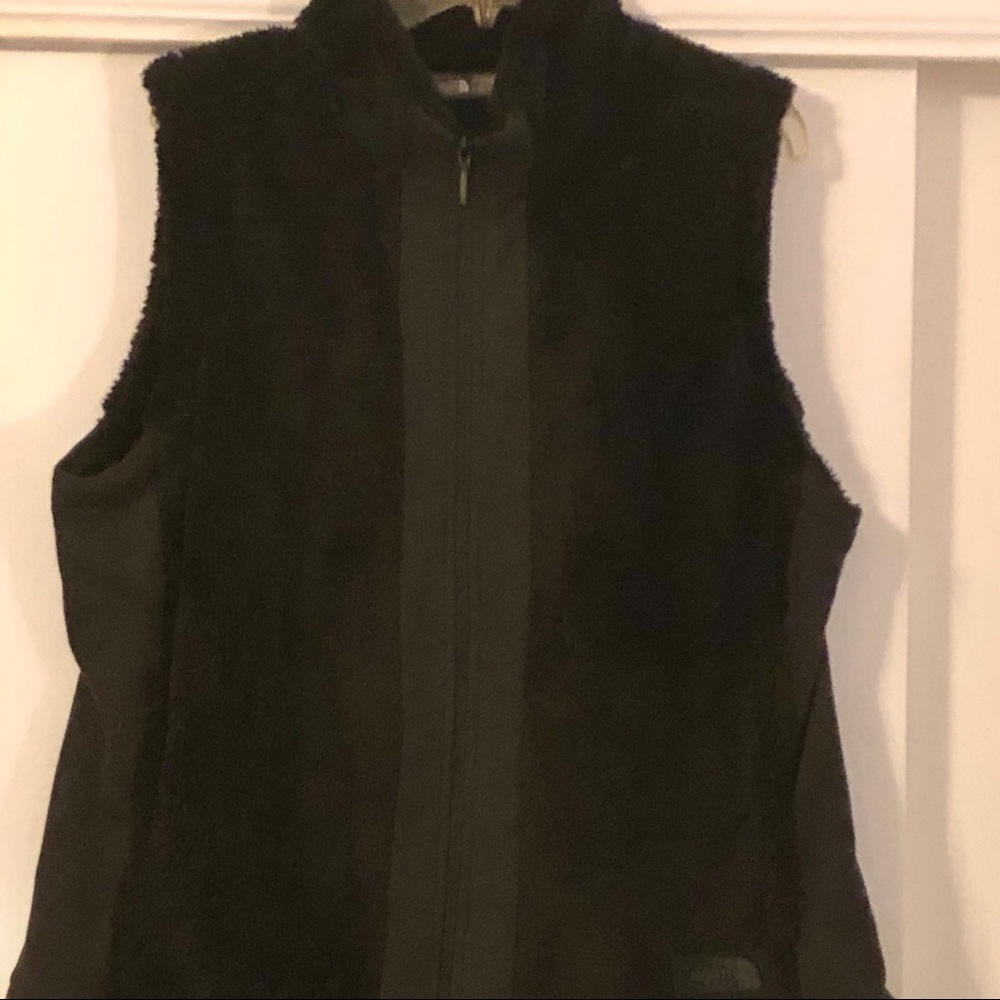 New: The North Face Women’s Furry Fleece Vest. XL